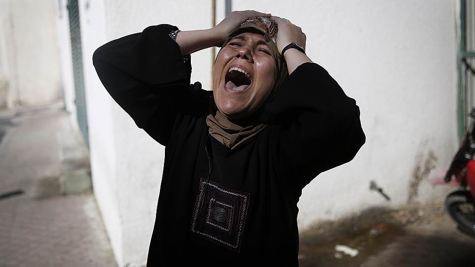 Мать одного из четырех палестинских детей, погибших в ходе обстрела израильскими военными, в секторе Газа