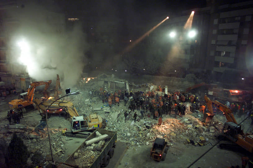 11 ноября 1999 года в итальянском городе Фоджа обрушился шестиэтажный жилой дом. В момент аварии в здании находилось около 90 человек, 67 из которых погибли. Причинами были названы непрочный фундамент из низкокачественного бетона, а также находящаяся под домом подземная стоянка. Судебных процессов, связанных с этим случаем, не проводилось