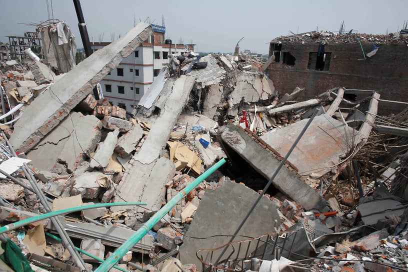 24 апреля 2013 года в Саваре в Бангладеш обрушилось восьмиэтажное здание Rana Plaza, в котором располагались пять текстильных фабрик и торговые точки. Погибли 1134 человека, более 2 тыс. пострадали. Основной причиной трагедии были названы нарушения строительных норм