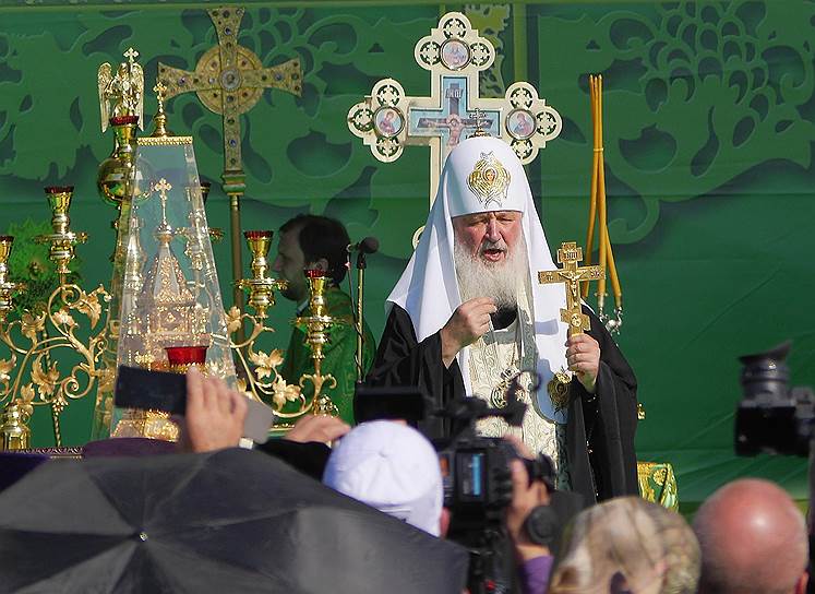 Ход длиной в 15 километров длился более пяти часов, его возглавил Патриарх Московский и всея Руси Кирилл (на фото)