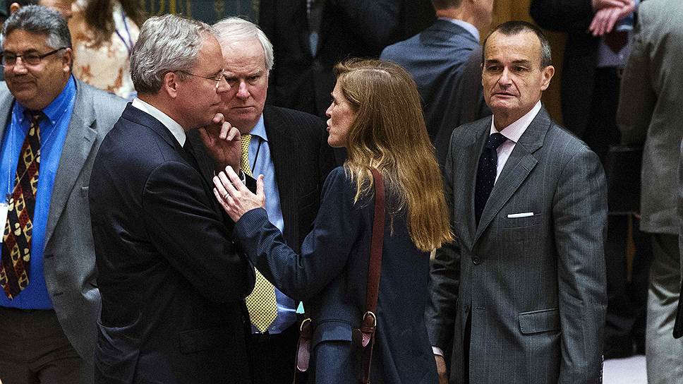 Слева направо: представитель Нидерландов в ООН Карел ван Оостером, посол Великобритании Марк Лайл Грант, представитель США Саманта Пауэр и постпред Франции в ООН Жерар Аро