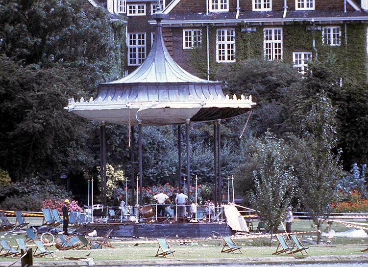 1982 год. В Лондоне на Гайд-парк и Риджентс-парк упали две бомбы Временной ирландской республиканской армии, которые повлекли за собой смерть 8 членов королевской кавалерии и королевских зеленых беретов