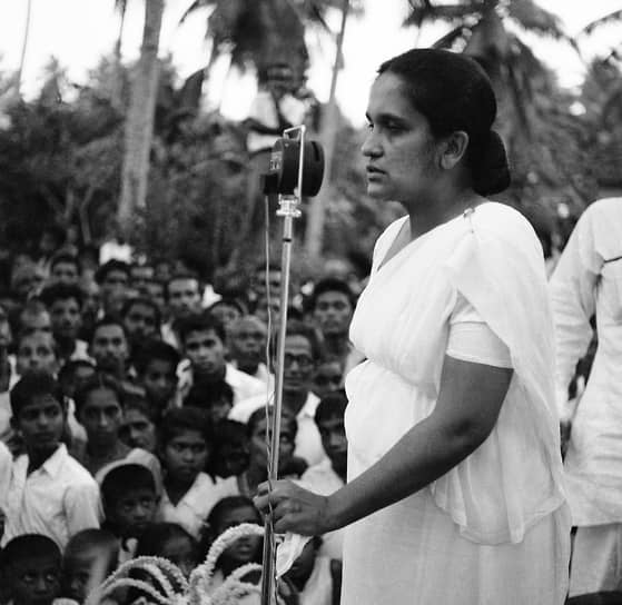 1960 год. Впервые в истории главой правительства избрана женщина: премьер-министром Шри-Ланки стала лидер Партии свободы Сиримаво Бандаранаике