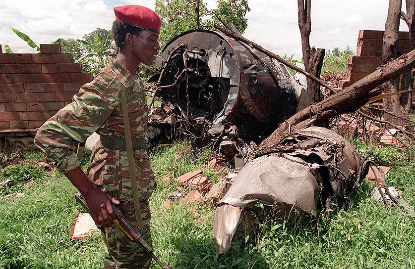 6 апреля 1994 года близ аэропорта Кигали в Руанде из ПЗРК был сбит самолет Dassault Falcon 50. Среди 12 жертв были президенты Бурунди и Руанды Сиприен Нтарьямира и Жювеналь Хабияримана. В Руанде гибель президента из народности хуту возложили на враждующих с ними тутси. В результате последовавшего геноцида погибли до 1 млн человек