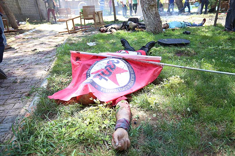2015 год. В результате теракта в Суруче в турецком Курдистане были убиты 32 человека и ранены 104