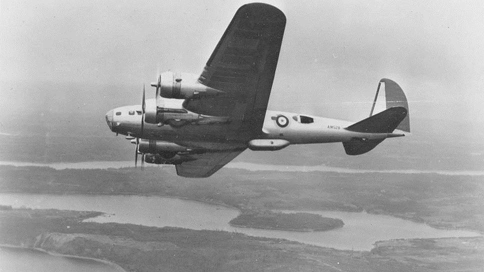 1935 год. Поднялся в воздух прототип бомбардировщика B-17 «Летающая крепость» 
