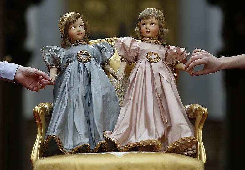 Парижские куклы королевы Елизаветы и ее сестры Маргарет