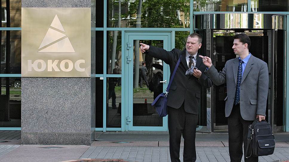 28 июля. Суд Гааги обязал Россию выплатить $50 млрд бывшим акционерам ЮКОСа 