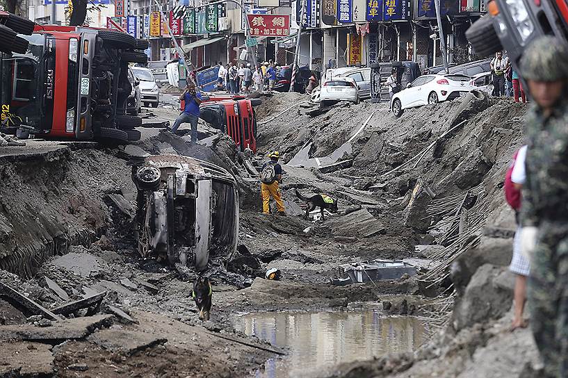Последствия взрыва, вызванного утечкой газа, в Гаосюне (Тайвань)