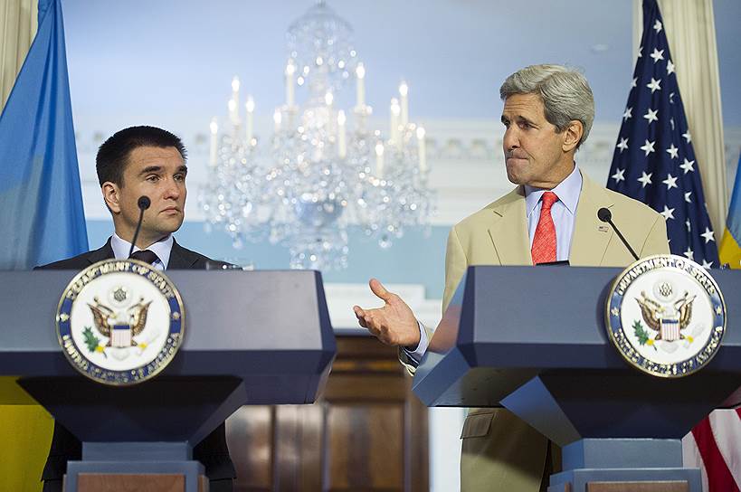 29 июля. Госсекретарь США Джон Керри (на фото справа) заявил о готовности Киева к взаимному прекращению огня и началу диалога с ополченцами 