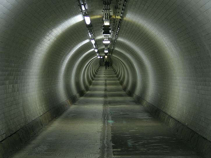 1902 год. Открыт Гринвичский пешеходный тоннель под Темзой