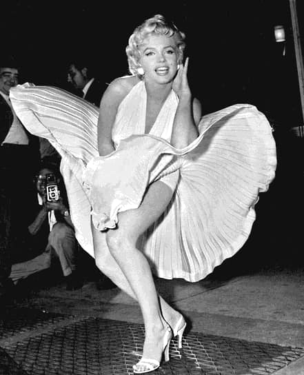«Дайте женщине пару хороших туфель, и она покорит мир!»&lt;br> По словам самой Мэрилин Монро, несмотря на ее огромную популярность в 50-е годы, режиссеры в первую очередь видели в ней красивую, сексапильную женщину, а не актрису. Названия фильмов, в которых снималась Монро, говорят сами за себя: «Любовное гнездышко» (1951), «Мы не женаты!» (1952), «Как выйти замуж за миллионера» (1953), «Джентльмены предпочитают блондинок» (1953), «Займемся любовью» (1960)