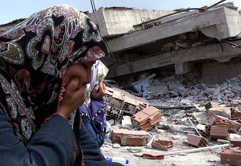 1999 год. Землетрясение в Турции, в результате которого погибли 15 тыс. человек, еще 25 тыс.  получили ранения, а 600 тыс. остались без крова

