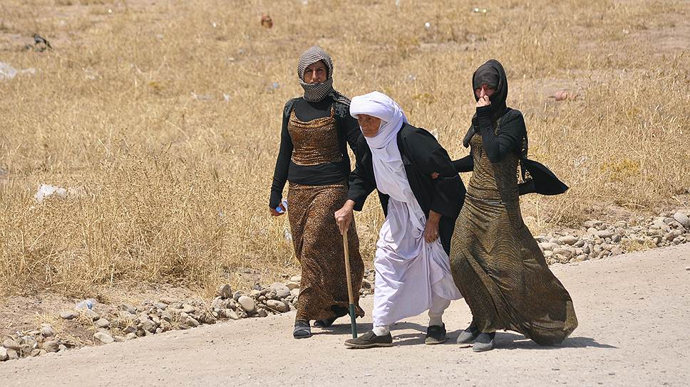 10 августа появились сообщения о том, что исламисты убили по меньшей мере 500 курдов-езидов в Ираке. Боевики заживо закапывали в землю женщин и детей, заявил иракский министр по правам человека Мухаммед Шма аль-Судани. Несколько сотен женщин-езидок были взяты боевиками в рабство