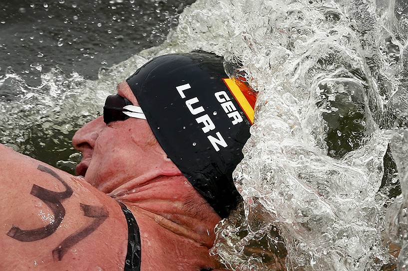 Немецкий пловец Томас Лурц во время заплыва на 5 км на чемпионате Европы по плаванию в Берлине