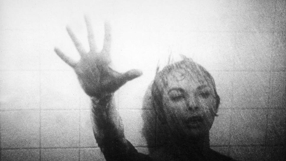 Знаменитая сцена убийства героини Дженет Ли под душем психопатом, сыгранным Энтони Перкинсом, в «Психо», вызвала в 1960 году настоящий психоз среди юных американок, выразившийся в том, что они тысячами категорически отказывались принимать душ