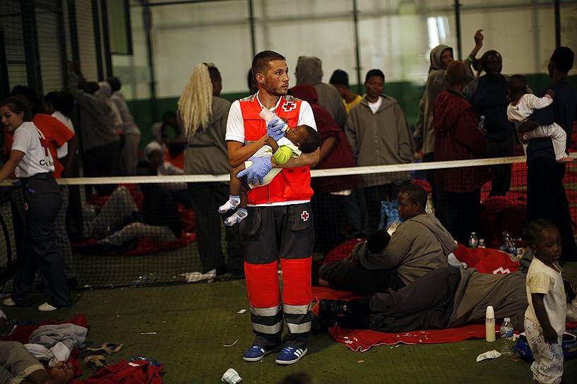 Операции по спасению мигрантов осуществляются силами волонтеров Красного Креста