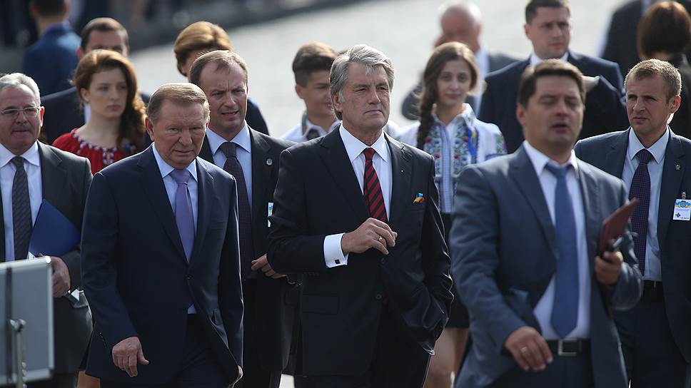 В центре бывшие президенты Украины Леонид Кучма и Виктор Ющенко