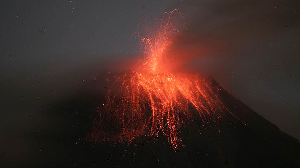 Извержение вулкана Тунгурауа в Эквадоре