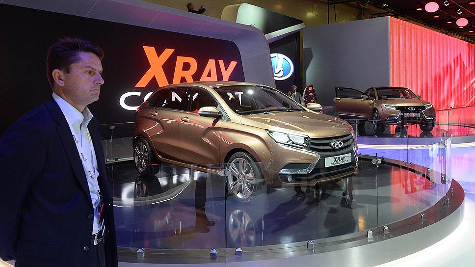 Концепт  Lada Xray показан публике еще в 2012 году, сейчас демонстрируется его вторая версия. У Xray платформа от Renault Sandero, в серию также пойдет внедорожная версия Cross, сделанная на базе Duster. Машина будет доступна с передним и полным приводом