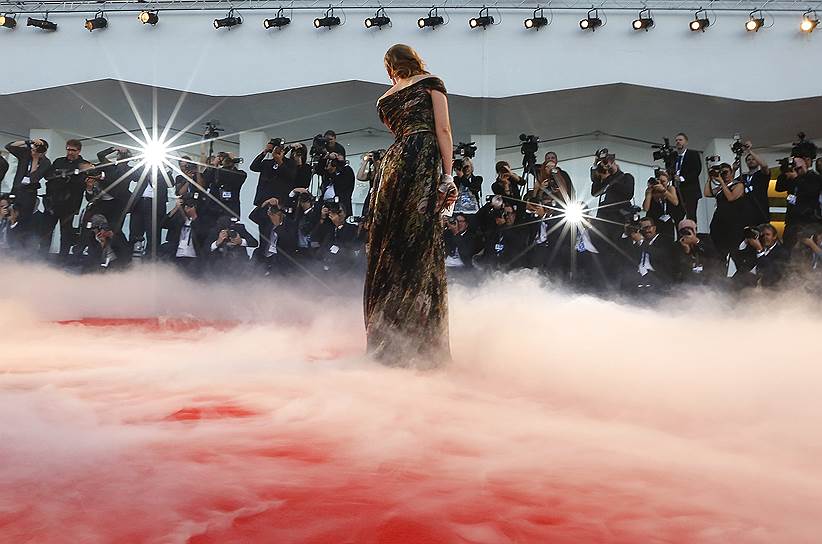 Итальянская актриса Кристина Катопонди на «красной дорожке» Венецианского кинофестиваля