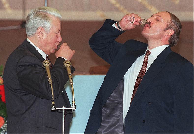 «Возле кормушки, имя которой власть, все хрюкают одинаково: и красные, и белые»&lt;br>  
Александр Лукашенко не раз заявлял о том, что при ратификации в ВС Белоруссии Беловежских соглашений, он голосовал против. По некоторым данным, он воздержался от голосования. Уже будучи президентом Лукашенко не раз говорил, что распад СССР — «величайшая геополитическая катастрофа XX века» 