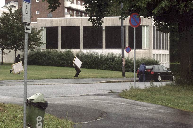 2004 год. Картины «Крик» и «Мадонна» были украдены из музея Эдварда Мунка в Осло (Норвегия). Оба полотна были возвращены через два года. Они получили некоторые повреждения и снова были выставлены на показ только в мае 2008 года
