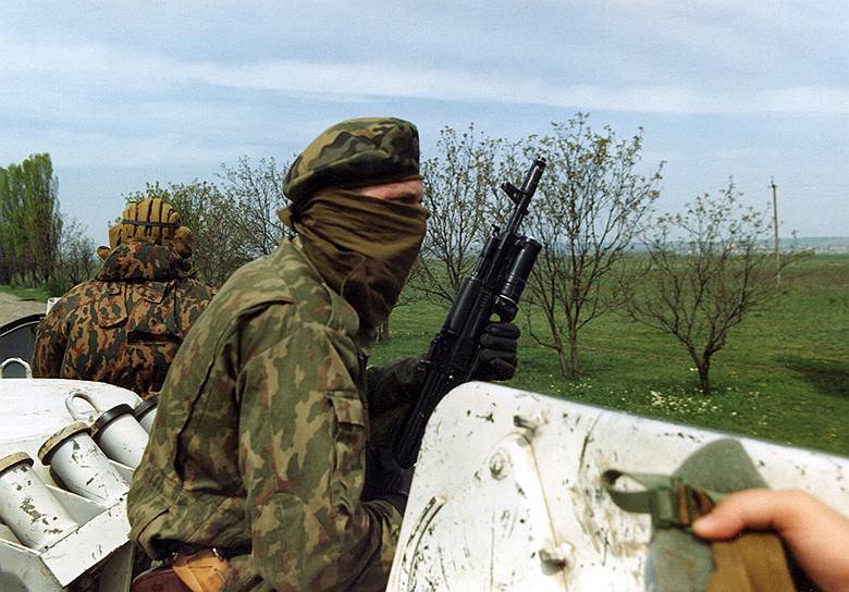 Еще до объявления решения российских властей о вводе войск в Чечню, 1 декабря 1994 года, российская авиация нанесла удары по аэродромам Калиновская и Ханкала, выведя из строя самолеты, находившиеся в распоряжении сепаратистов