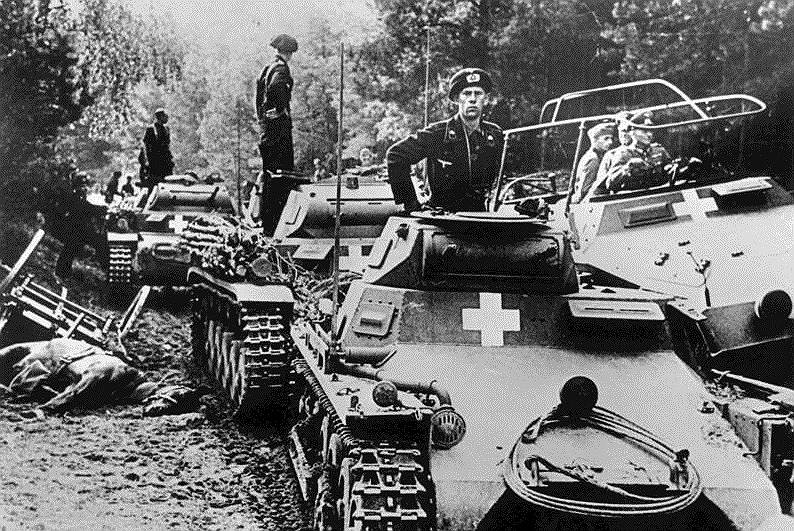 Против Польши немцы бросили 62 дивизии (1,6 млн человек), 2,8 тыс. танков, 2 тыс. самолетов. Польская армия насчитывала 1 млн человек, 4,3 тыс. орудий, 870 танков и 407 самолетов, но была существенно хуже технически оснащена