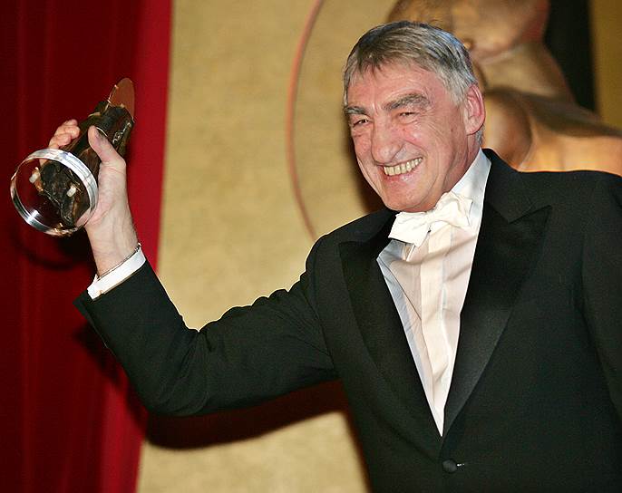 В 2000 году Готтфрид Йон получил Баварскую кинопремию как лучший актер второго плана за роль Юлия Цезаря в фильме «Астерикс и Обеликс против Цезаря»