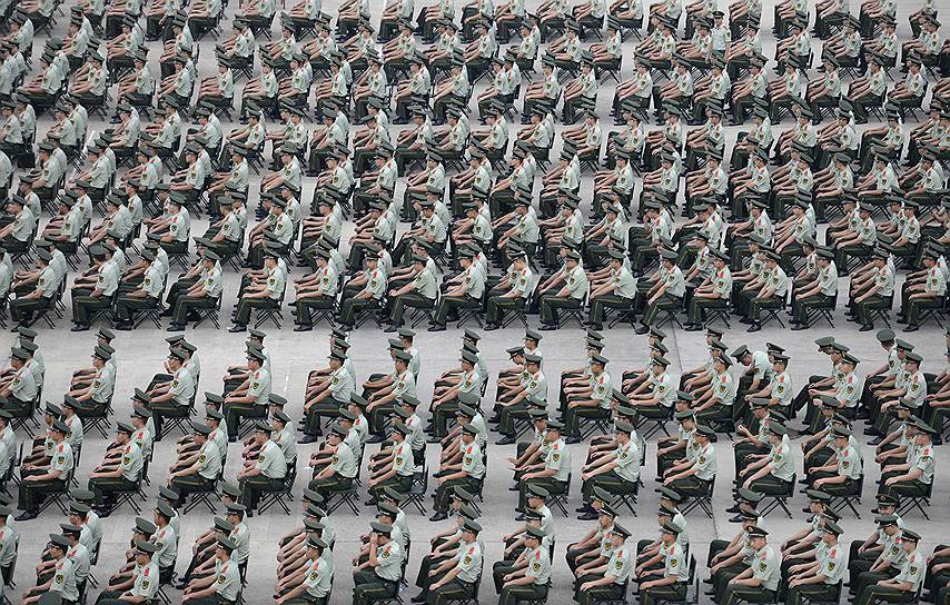 Сотрудники военизированной полиции в Нанкине, провинция Китая Цзянсу