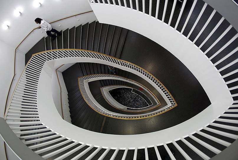 Спиральная лестница в Музее современного искусства в Чикаго