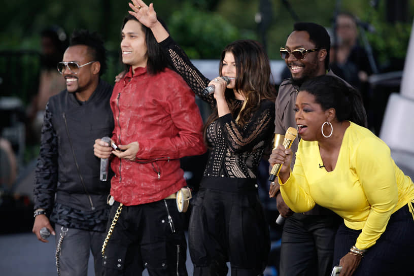 2009 год. На концерте The Black Eyed Peas зрители организовали самый массовый флешмоб, занесенный в Книгу рекордов Гиннесса. В нем приняли участие около 21 000 человек
 