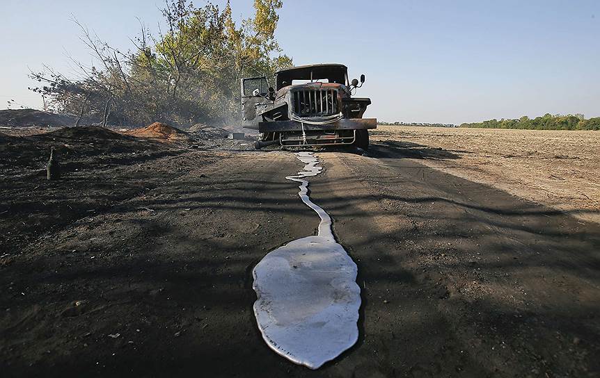 Грузовик, сгоревший после боя в селе Березовое Донецкой области