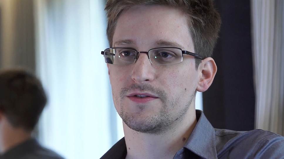 Бывший сотрудник спецслужб США Эдвард Сноуден