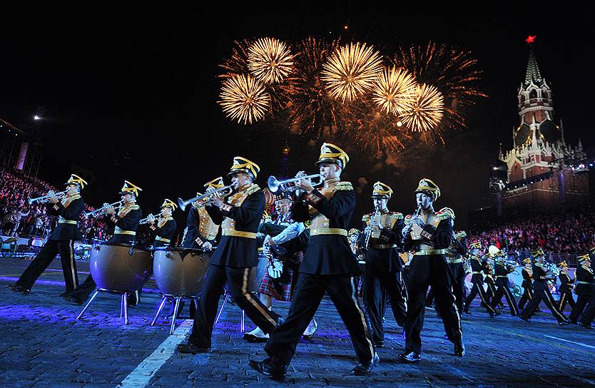 Церемония закрытия Международного военно-музыкального фестиваля «Спасская башня» на Красной площади