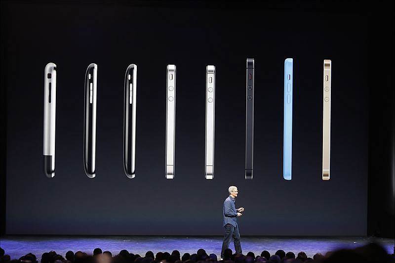 В новых iPhone увеличена скорость автофокусировки, размер панорам довели до 43 мегапикселей.