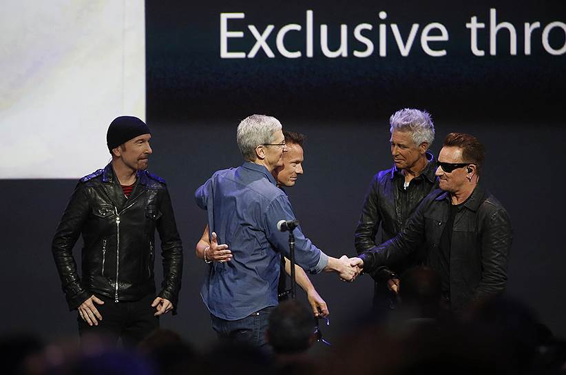 Презентация закончилась выступлением группы U2, с которой Apple сотрудничает много лет. Примечательно, что новый альбом U2 под названием Songs of Innocens, работу над которым группа закончила неделю назад, будет доступен в iTunes бесплатно