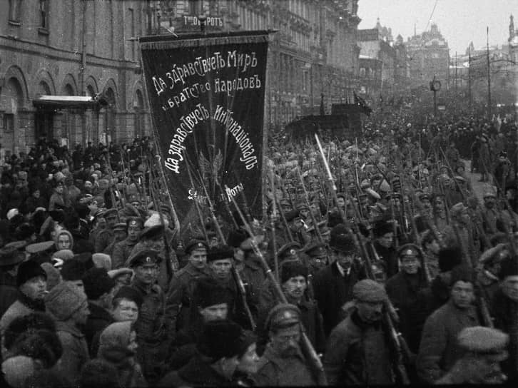 1917 год. Временное правительство объявило Россию республикой
