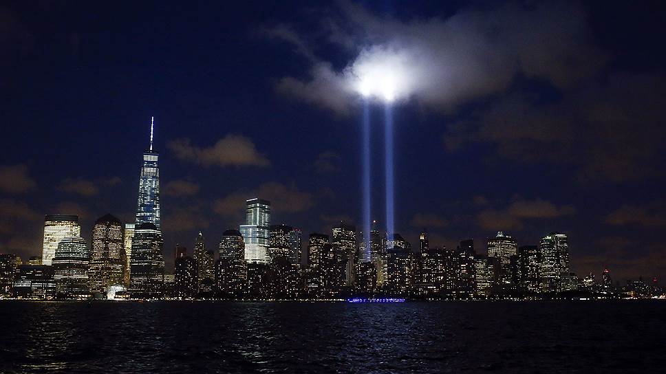 Световая инсталляция «Посвящение в свете» в Нижнем Манхэттене, посвященная памяти жертв трагедии 11 сентября 2001 года