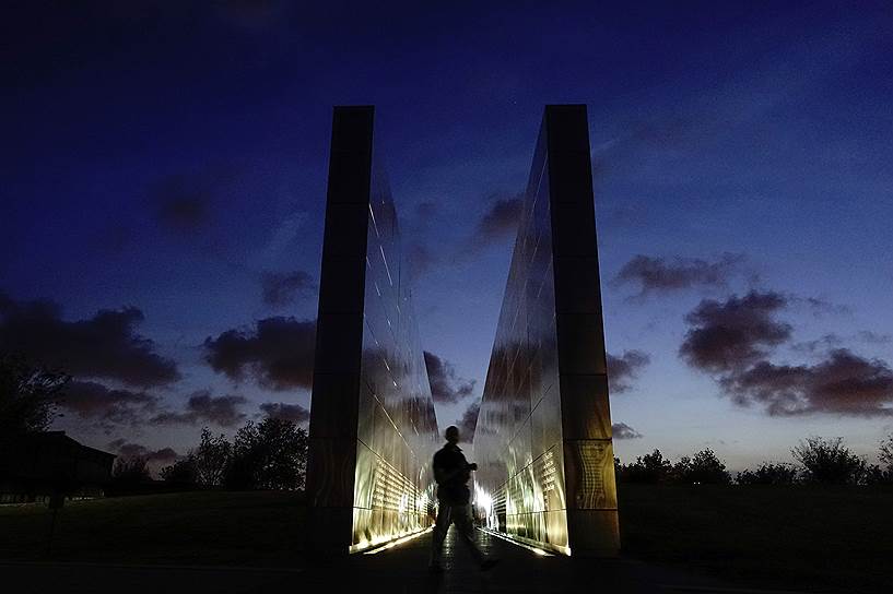 Мемориал «Пустое небо» памяти жертв трагедии 11 сентября 2001 года в Нью-Йорке