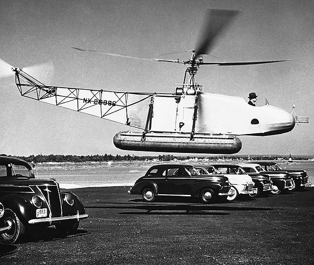 До 1939 года конструктор занимался только самолетами. Затем начал разрабатывать конструкции вертолетов одновинтовой схемы с автоматом перекоса, которые стали очень популярными. 14 сентября 1939 года
первый экспериментальный вертолет VS-300 Vought-Sikorsky 300 поднялся в воздух 