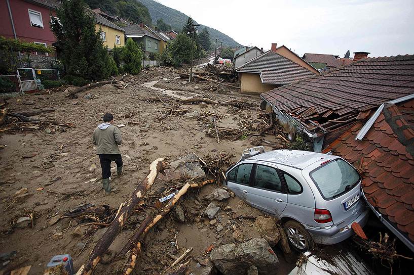 Последствия наводнения в сербской деревне Текия