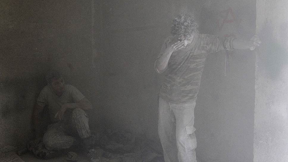 Бойцы Свободной сирийской армии во время боестолкновений в Алеппо