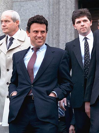 В 1989 году топ-менеджер инвестфирмы Drexel Burnham Lambert Майкл Милкен (состояние — $1,27 млрд) получил десять лет тюрьмы за биржевые махинации. Вышел условно-досрочно