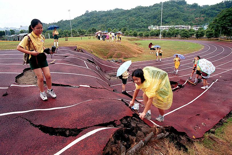 1999 год. Землетрясение на Тайване, в котором погибли более 2000 человек