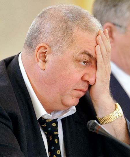 В мае 2007 года СК обвинил главу «Русснефти» Михаила Гуцериева ($2,9 млрд) в незаконном предпринимательстве. Бизнесмен уехал в Лондон и вернулся в 2010 году после декриминализации его статьи