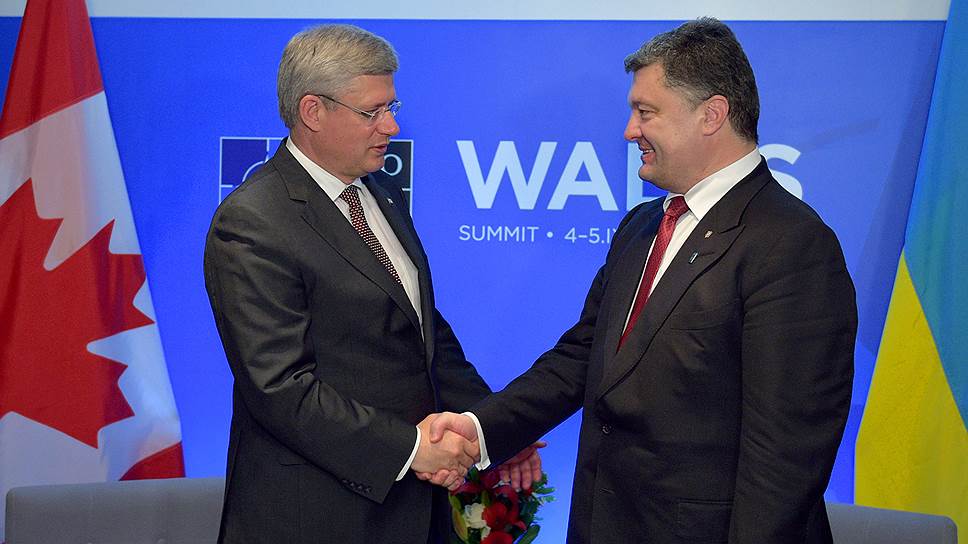 Премьер-министр Канады Стивен Харпер (слева) и президент Украины Петр Порошенко 