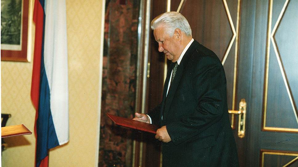 1993 год. Президент России Борис Ельцин подписал указ о роспуске Верховного Совета 