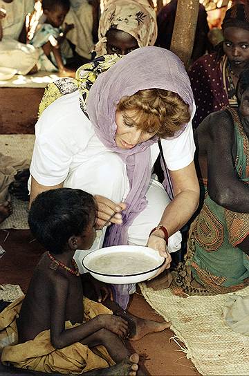 Софи Лорен — активная участница благотворительных кампаний. В частности, в начале 1990-х она посещала Кению в качестве посла доброй воли ООН